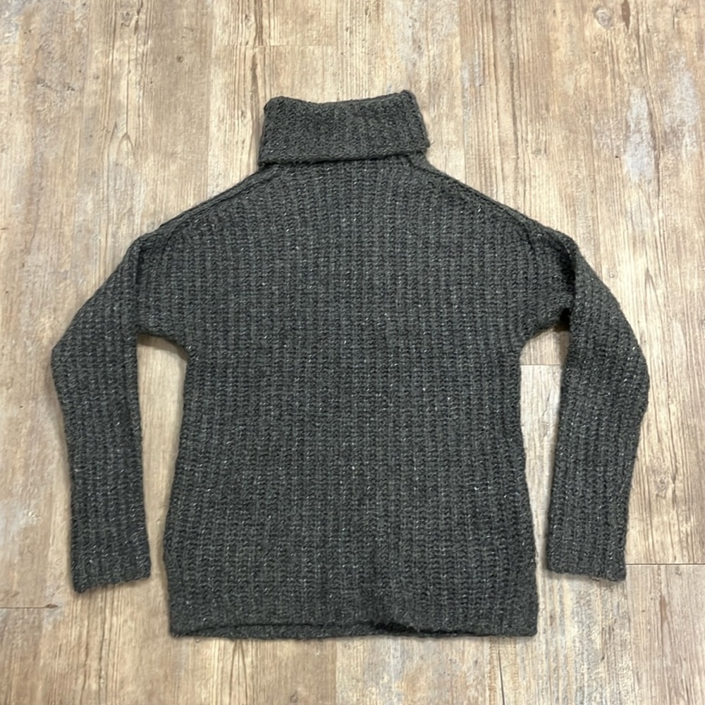 Cozy Abercrombie sweater